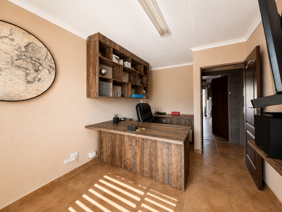 4 Bedroom Property for Sale in Boschdal North West